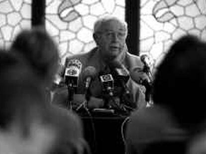 b 34857 (29/may/00) -color- Josep Vallverdu, premio de honor de las letras catalanas. -foto. Joan Guerrero.
