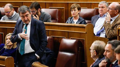 Aitor Esteban se dirigía a Ramón Tamames, el miércoles durante la moción de censura en el Congreso.