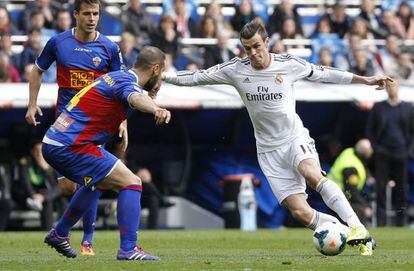 Bale trata de marcharse de Lombán.