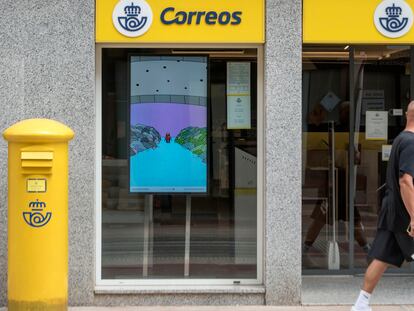 - La oficina Maó OP Menorca este domingo abierta al público. Correos ha ampliado desde el pasado jueves los horarios de 13 oficinas de Baleares para atender el proceso electoral del 23J, por lo que estarán abiertas al público de 8:30 a 22:00 horas, ha informado la empresa pública. EFE/ David Arquimbau Sintes