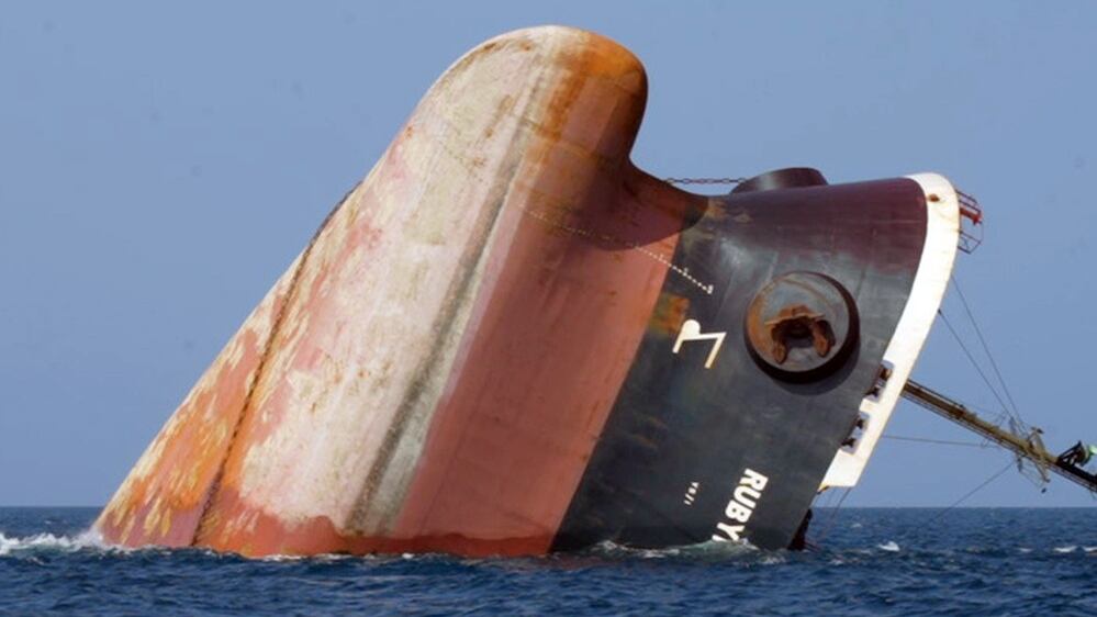 Red Sea (Yemen), 07/03/2024.- A handout photo made available by the Yemeni Al-Joumhouriya TV shows the last part of the British-registered cargo vessel, Rubymar, sinking in the Red Sea off the coast of Yemen, 03 March 2024 (issued 07 March 2024). The Rubymar cargo vessel has sunk into the Red Sea on 03 March 2024, two weeks after it was hit in a missile strike by Yemen's Houthis while sailing through the tense waters of the Red Sea. According to a statement by Houthi military spokesman Yahya Sarea, the Houthis' attacks on shipping in one of the world's busiest trade lanes are a show of support for the Palestinians until Israel ends its military operation and siege of the Gaza Strip. The US-led coalition continues to strike Houthi targets in Yemen as it seeks to degrade the Houthis' abilities to attack commercial shipping vessels in the Red Sea and the Gulf of Aden amid high tensions in the Middle East. EFE/EPA/Yemeni Al-Joumhouriya TV HANDOUT HANDOUT EDITORIAL USE ONLY/NO SALES HANDOUT EDITORIAL USE ONLY/NO SALES
