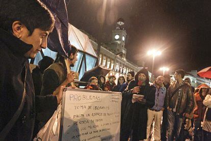 La asamblea de anoche en Sol abordó la Ley Electoral y analizó algunos problemas del movimiento ciudadano.