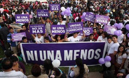 Protesta en Lima, en 2016, contra los feminicidios.