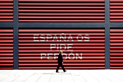 Una imagen del proyecto 'España os pide perdón', de Abel Azcona.