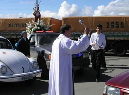 En la Pastoral Rodoviaria de Paranaguá, Adelir bendecía los camioneros