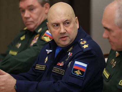 Serguéi Surovikin, en una reunión con altos mandos militares en Sochi, a finales de 2021.