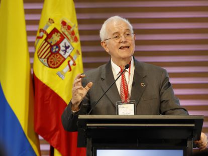 José Antonio Ocampo, habla durante la clausura del Encuentro Empresarial España Colombia, en Bogotá, el 24 de agosto de 2022.