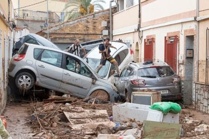 Damage in one of the streets of the Javalí Viejo district, this Monday.
