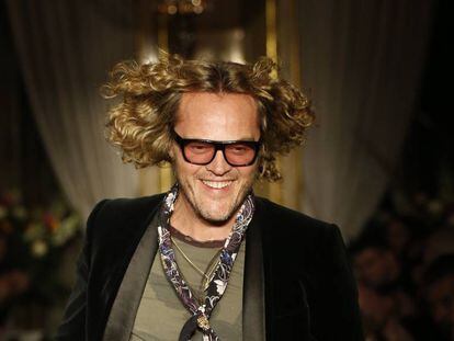 Peter Dundas, tras el desfile de su colecci&oacute;n oto&ntilde;o/invierno de hombre para Roberto Cavalli en Mil&aacute;n, el pasado enero.