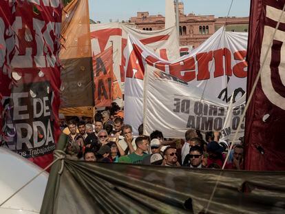 Manifestantes en la Plaza de Mayo de Buenos Aires, el 20 de diciembre.