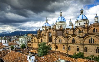 La catedral de la Inmaculada Concepción, en Cuenca (Ecuador).  