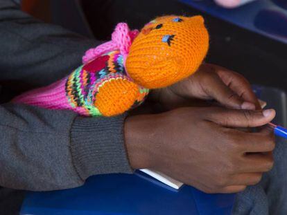 Un adolescente seropositivo participa en el Campamento Sizanani.