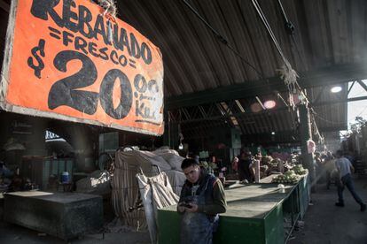 Vendedores en la Central de Abastos de la México DF.