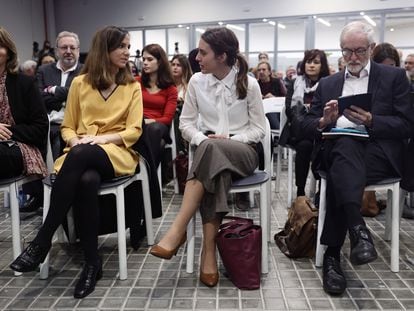 Ione Belarra, junto a la ministra de Igualdad, Irene Montero, y el exlíder laborista Jeremy Corbyn, este viernes en Madrid.