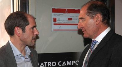 Paul Rios y Brian Currin minutos antes de comenzar el acto de despedida de Lokarri