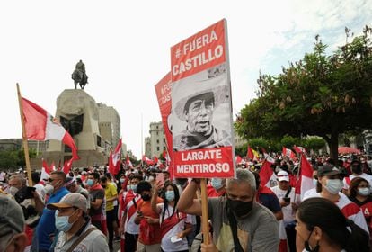 Una protesta contra el Gobierno de Pedro Castillo, en Lima, este martes. 