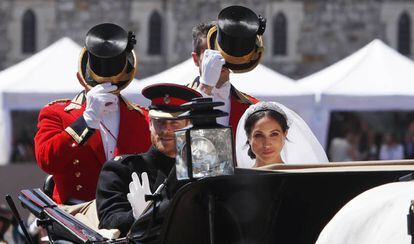 Los duques de Sussex pasean por Windsor después de la ceremonia.
