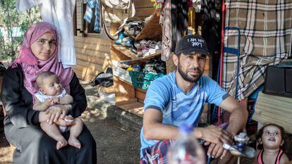 La familia de Kamal Salah Soud, refugiado sirioen el campamento de Pipka, en Lesbos). 