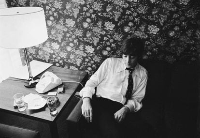 John Lennon en Chicago el 16 de agosto de 1966, tras dar una rueda de prensa en la que pidió disculpas por una frase que, descontextualizada y tergiversada, puso en peligro la carrera de los Beatles.