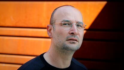 El documentalista Alexander Nanau, fotografiado en Bucarest el 12 de abril.