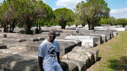 Jessie Wooden propietario del Cementerio Lincoln Memorial Park en Bwonsville, Miami, el 26 de febrero 2024.