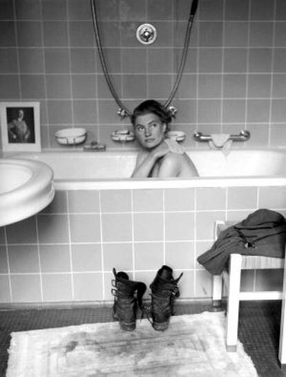 Lee Miller se da un baño en la residencia de Hitler.