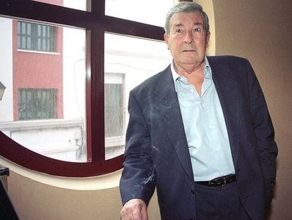 El escritor y Premio Planeta Antonio Prieto en 2002