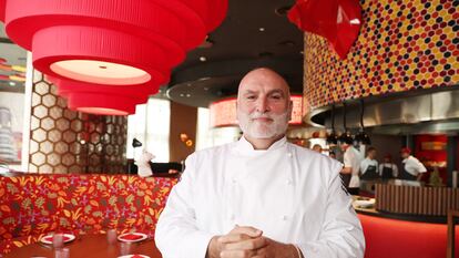 El chef José Andrés, el pasado 21 de enero de 2023 en su nuevo restaurante Jaleo, en el hotel Atlantis The Royal de Dubái.