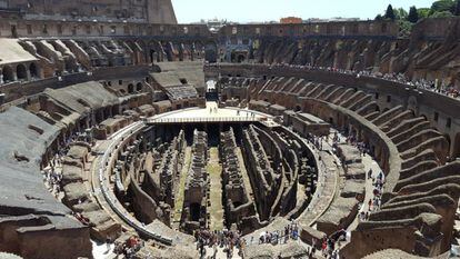 Una vista general del interior del Coliseo (Roma) después de la primera etapa de los trabajos de restauración.