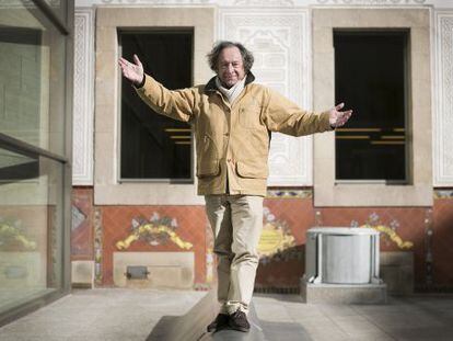 El actor Albert Vidal en el patio del Centro de Cultura Contempor&aacute;nea de Barcelona (CCCB).