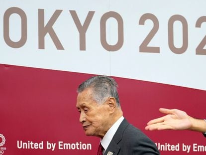 El presidente del Comité Organizador de los Juegos de Tokio 2020, Yoshiro Mori, a su llegada a una conferencia de prensa en Tokio.