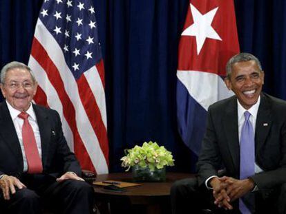 En la foto, Castro y Obama, durante su encuentro de hoy en Nueva York. Ambos líderes buscan acabar definitivamente con décadas de enemistad. El embargo, principal escollo.
