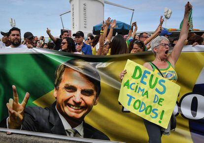 Simpatizantes de Bolsonaro en una marcha de apoyo en Río de Janeiro.