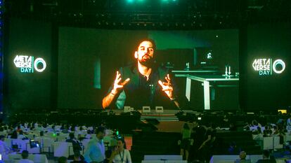 ManiThawani interviene por videoconferencia durante el evento.