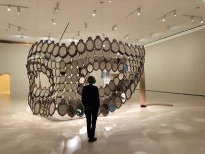 Obra de Joana Vasconcelos, 'Seré tu espejo', la más visitada en 2018 en el Museo Guggenheim de Bilbao.