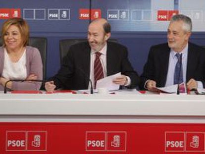 Valenciano, Rubalcaba y Griñán, presiden la Ejecutiva del PSOE.