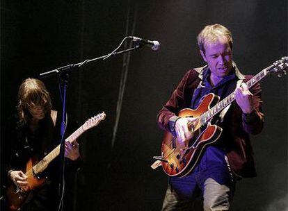 Nacho García Vega  y Antonio Vega  durante su actuación en el 'II Festival Musicos en la Naturaleza' en Hoyos del Espino (Avila)