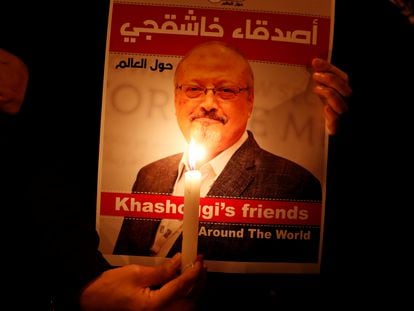 Vigilia en recuerdo del periodista Jamal Khashoggi ante el consulado saudí de Estambul (Turquía) el 25 de octubre de 2018.