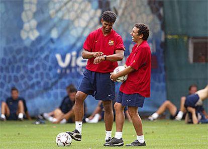 Rijkaard y Eusebio, ayer en La Masia, en el primer entrenamiento azulgrana del curso.