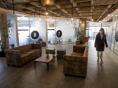 Interior de las oficinas de Coworking La Fabrica en Madrid.