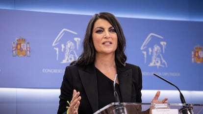 La secretaria general del grupo de Vox en el Congreso, Macarena Olona, durante una rueda de prensa posterior a la Junta de Portavoces en el Congreso, este martes en Madrid.