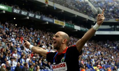 Gonzalo Colsa celebra el gol del empate del Racing contra el Espanyol.