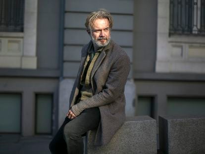 Tristán Ulloa, actor, retratado en la Plaza de las Cortes, Madrid.