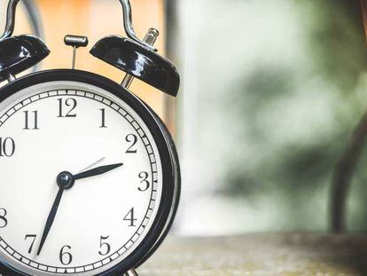 Cambio de hora: en la madrugada del domingo se adelanta el reloj