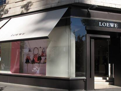 Loewe cierra cinco córneres en El Corte Inglés dentro de la reestructuración de su red