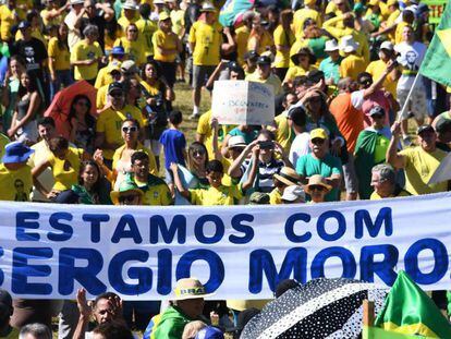 Marcha a favor del ministro Moro este domingo en la playa de Copacabana.