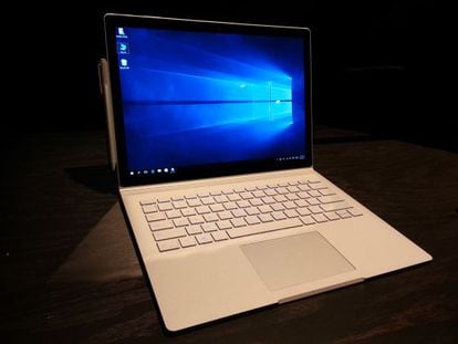 El primer ordenador portátil de Microsoft, el Surface Book.
