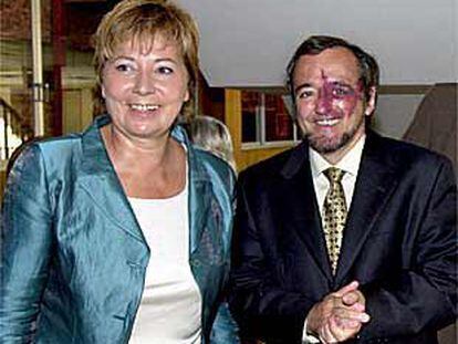La ministra de Sanidad, Celia Villalobos, y Mariano Barbacid en el Instituto de Salud Carlos III.