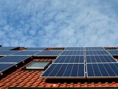 Una instalación de paneles solares de Solarprofit.