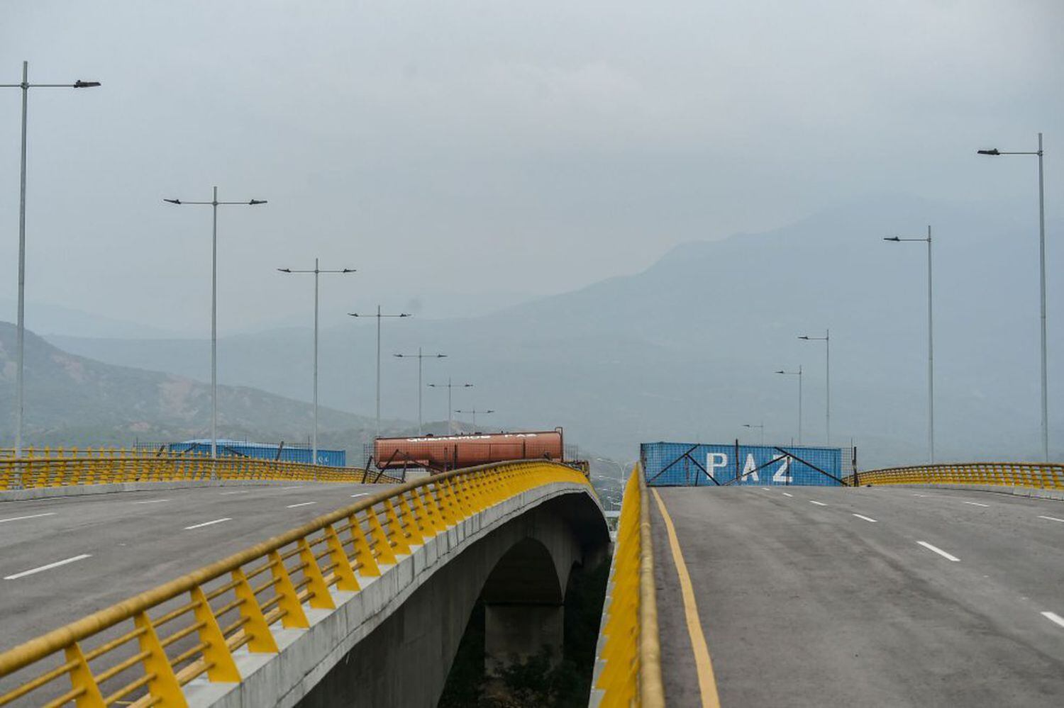 El puente de Tienditas, bloqueado por autoridades venezolanas, en una imagen de febrero de 2019. 